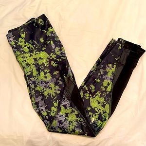 Patterned UA leggings with mesh